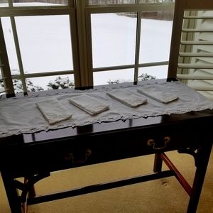 Table Runner & 4 napkins